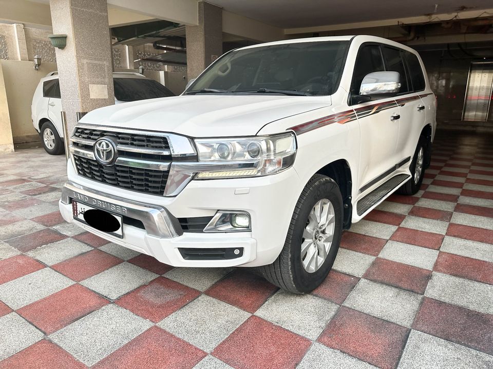 Land cruiser GXR V8 2016 model